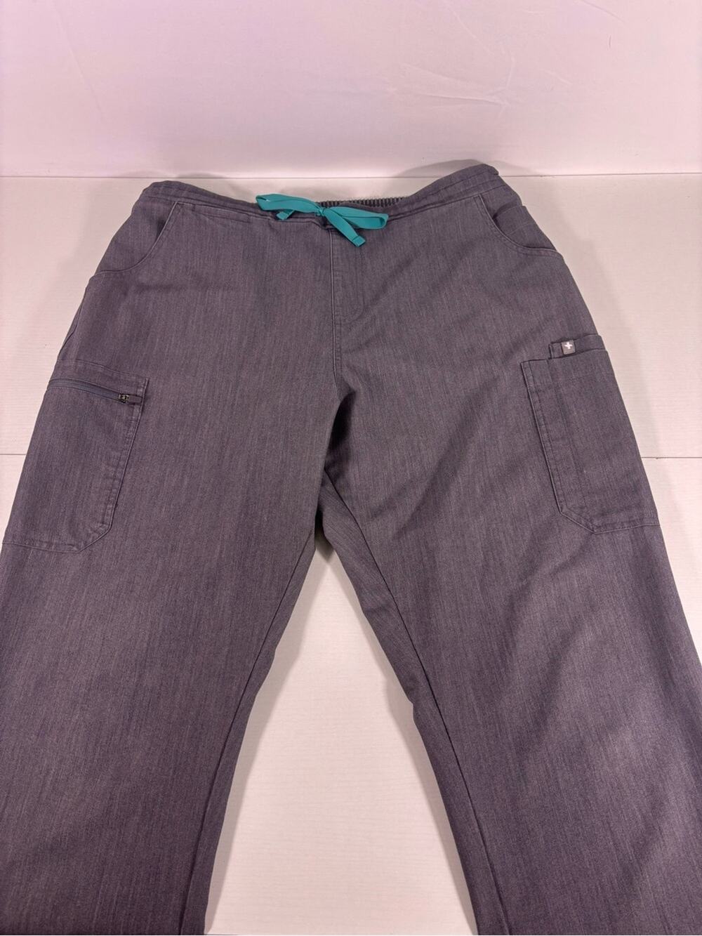 FIGS Technical Collection Gray Cargo Scrub Pants Women’s Large